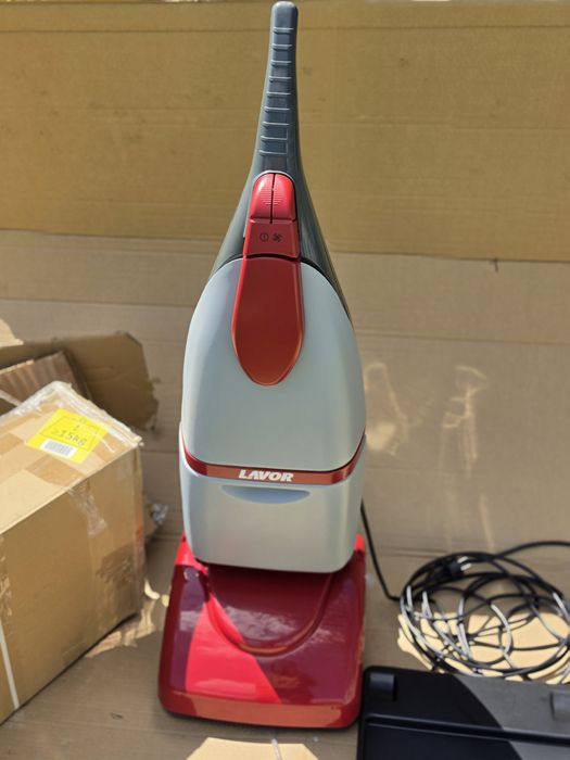 Masina pentru spalat si aspirat pardoseli CRYSTAL CLEAN Lavor
