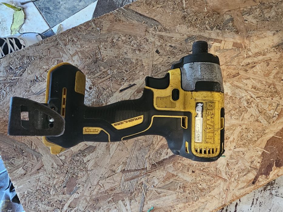 Fac schimb cu o boxa jbl  sau un samsung s 24 ultra pentru tot