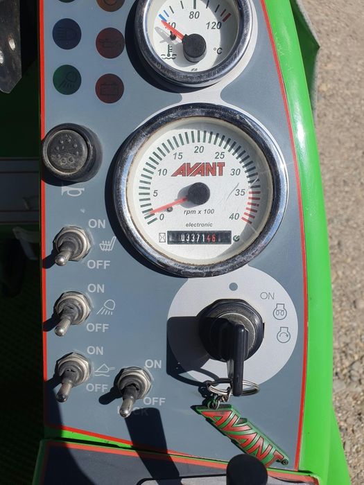 Продам мини погрузчик Avant 520