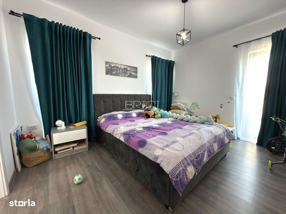 Casa, 90mp, 3 camere, 3 bai, cu Garaj si Curte