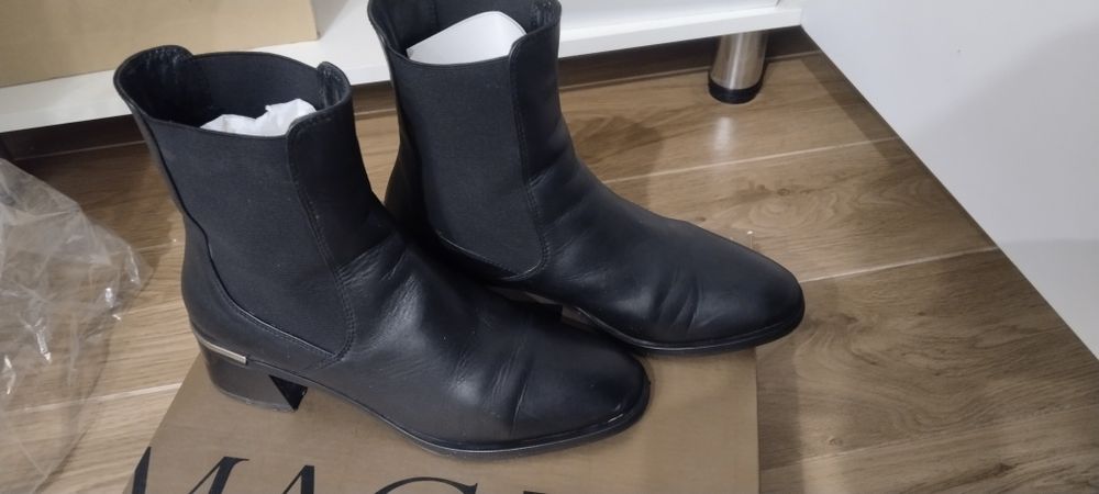 Етік сатылады. Б/у. Бір сезон киілді.