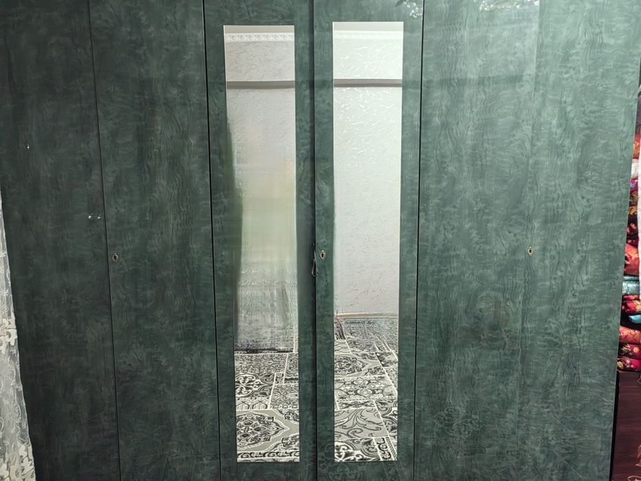 Шифонер 2 тумбочкасымен