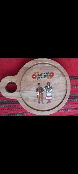 Ръчно рисувана дъска за рязане-българска шевица