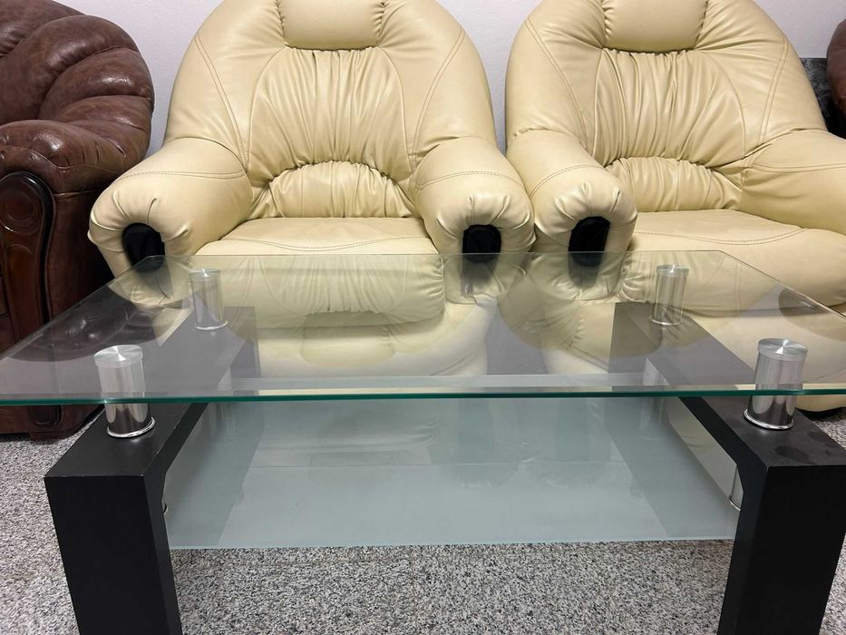 Vand 4 fotolii si masa de sticla