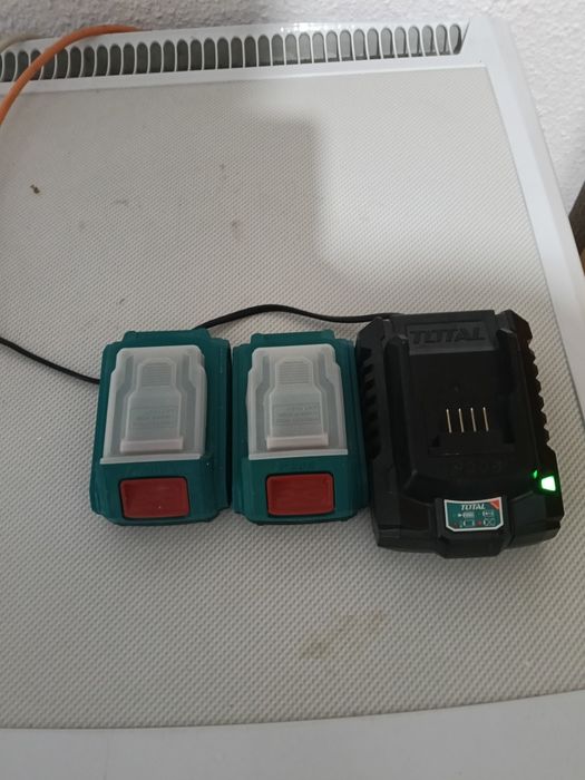 2 Acumulatori Total+încărcător