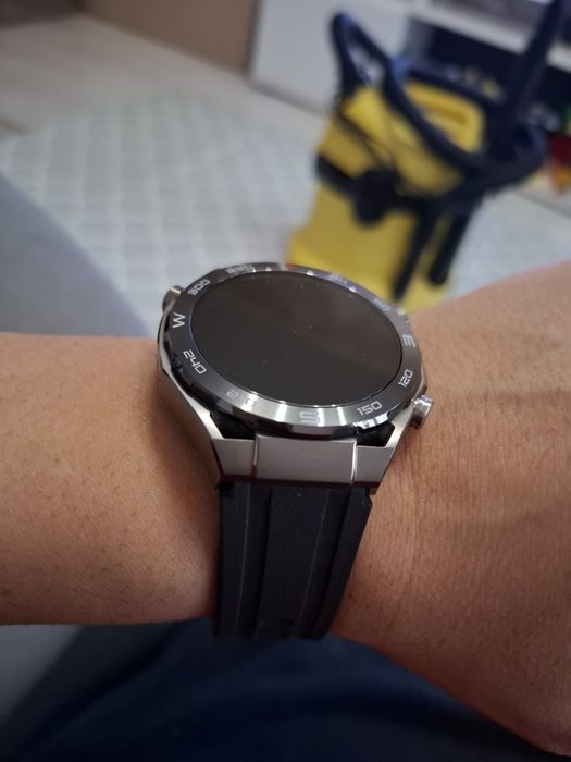 Продавам Huawei Ultimate.