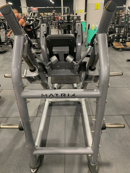 Лег преса и хак клек Matrix, лег преса Technogym