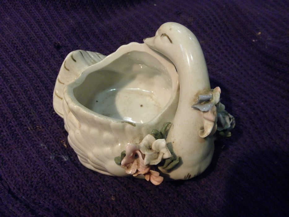 Стар порцеланови пепелник лебед,статуетка,фигура,скулптура,статуя