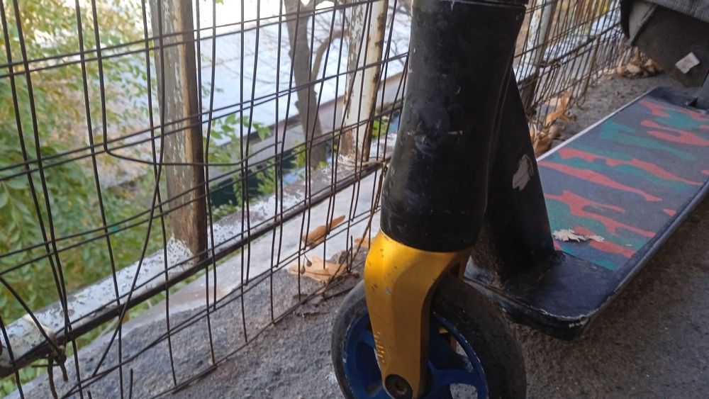 Продам самокат трюковрй