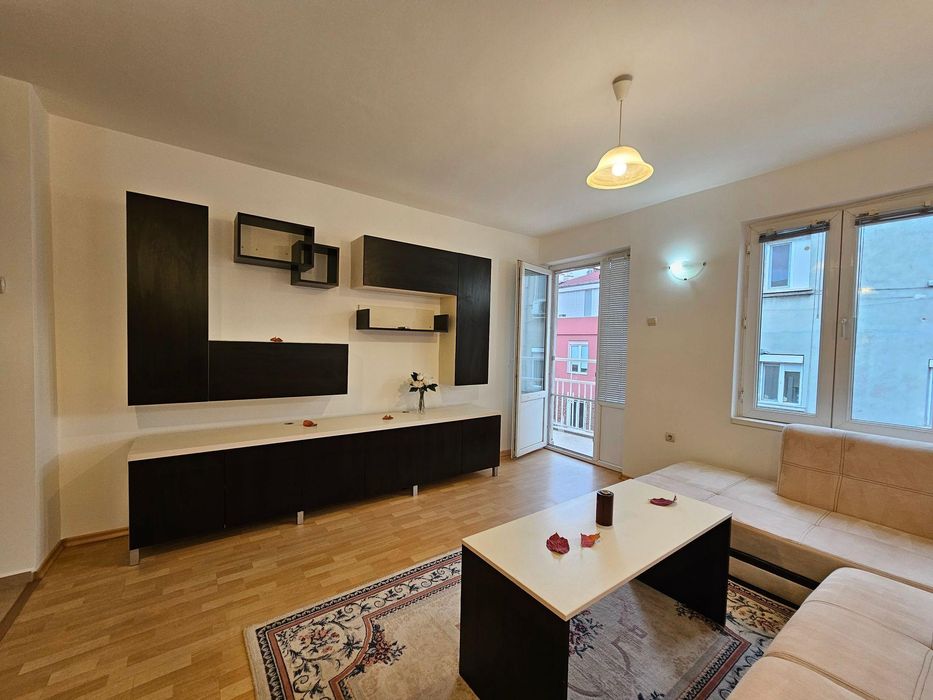 Дава се под наем Тристаен апартамент в Пловдив, Център - 100 кв.м за 612 € - Снимка #2