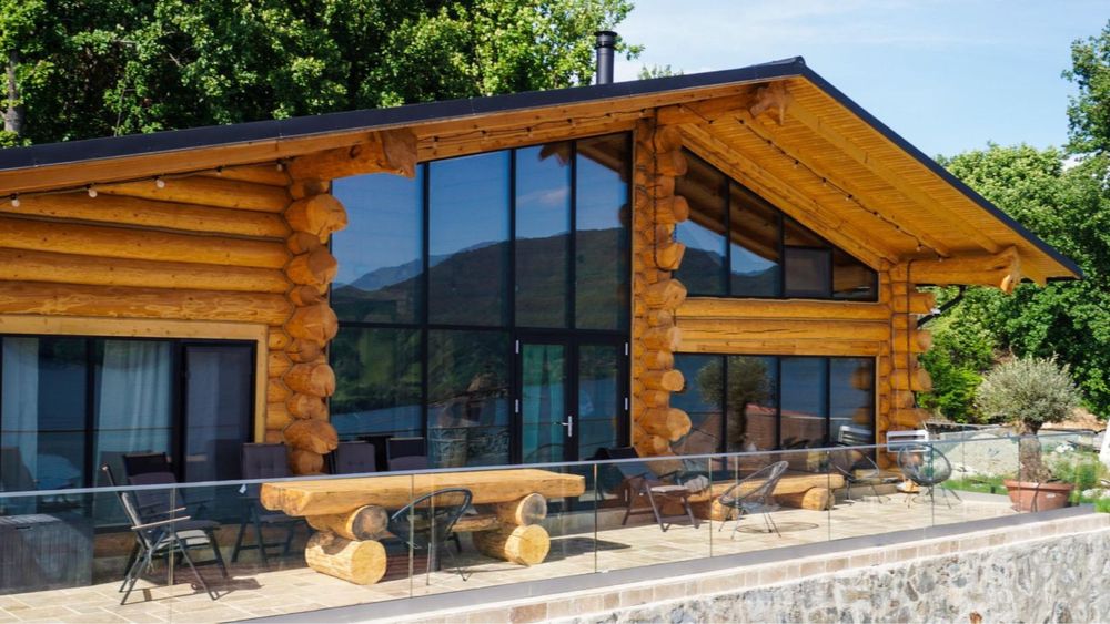 Cabana de busteni unica pe clisura Dunarii