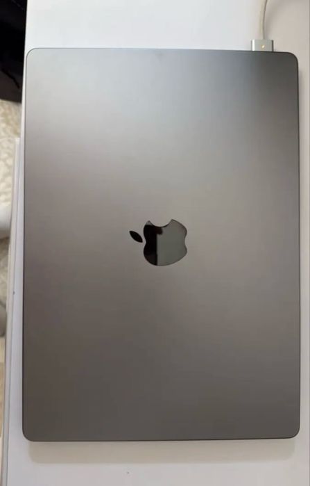 Продам macbook pro 14 m1 pro 512 gb