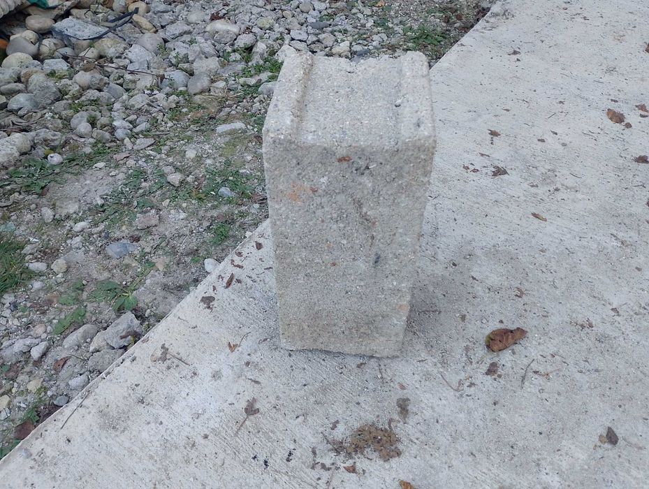 Boltari din ciment..