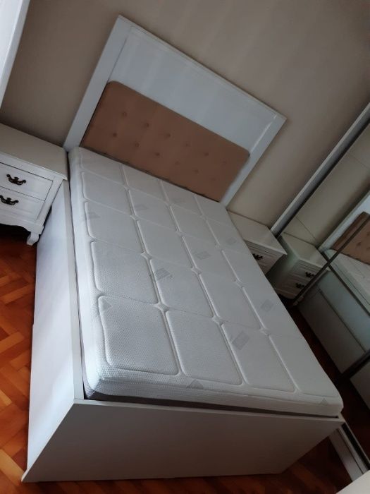 Pat alb tapitat 140 x 200 x 55 cu sertare depozitare