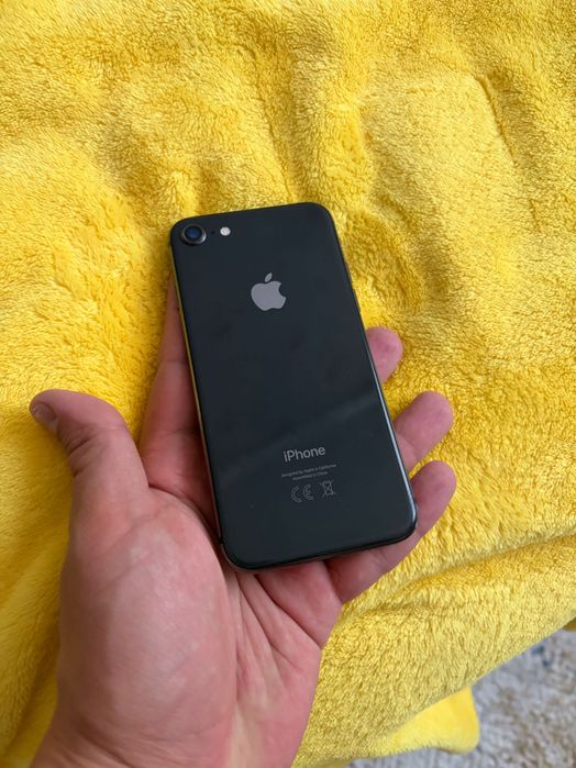 iPhone 8 б/у в отличном состоянии, все работает!