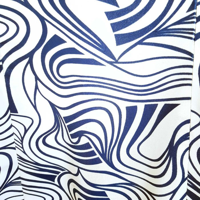 Платье белое с голубыми полосами, без рукава