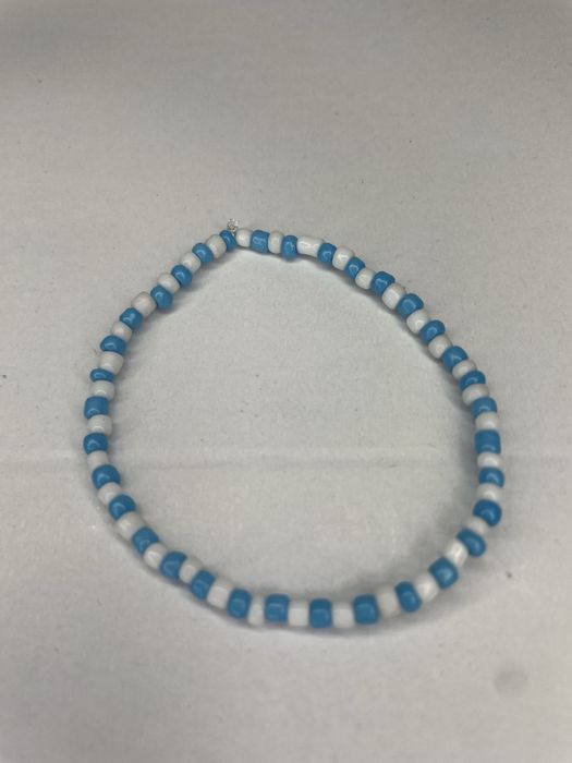 Продавам ръчно изработени гривни