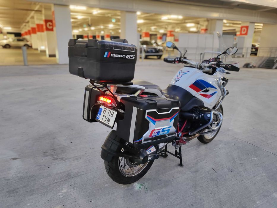 BMW R 1200GS Rallye DOHC 2012 Carte service - Evacuare  “AKRAPOVIC