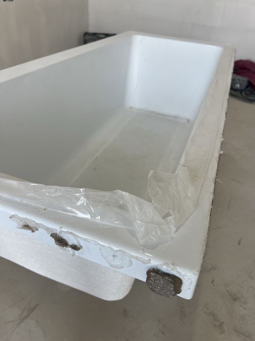Ванна, новая в целлофане.