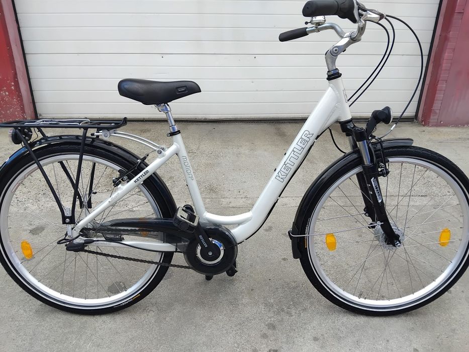Vând bicicleta din aluminiu pentru damă