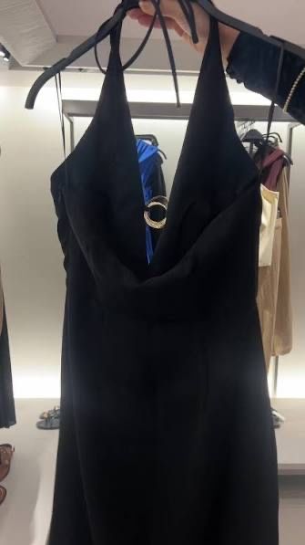 Елегантна черна рокля ZARA със златист детайл