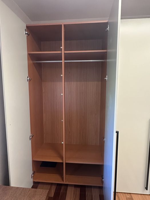 Продавам гардероб МДФ с боя мат и интериор естествен фурнир