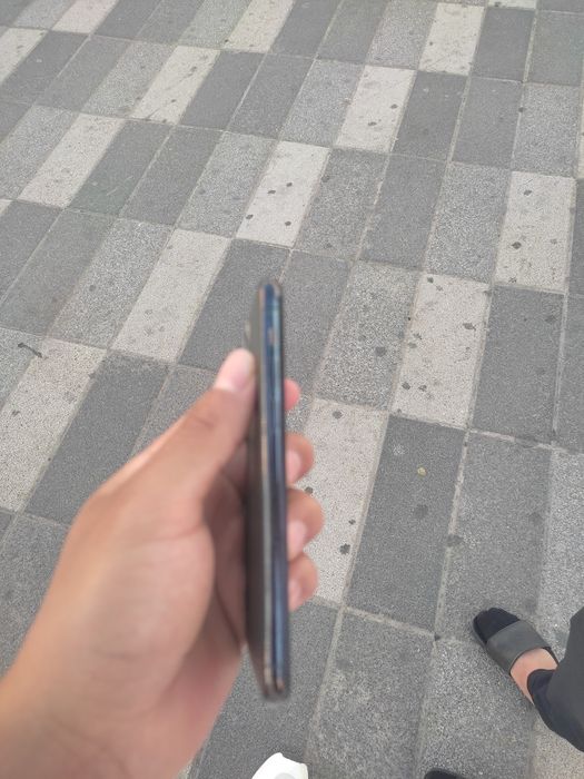 Iphone 11 pro 64 100 yomks Ekran almashgan fes trton ishlaydi