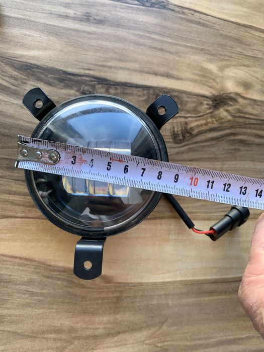 Продам противотуманки универсальные 2шт