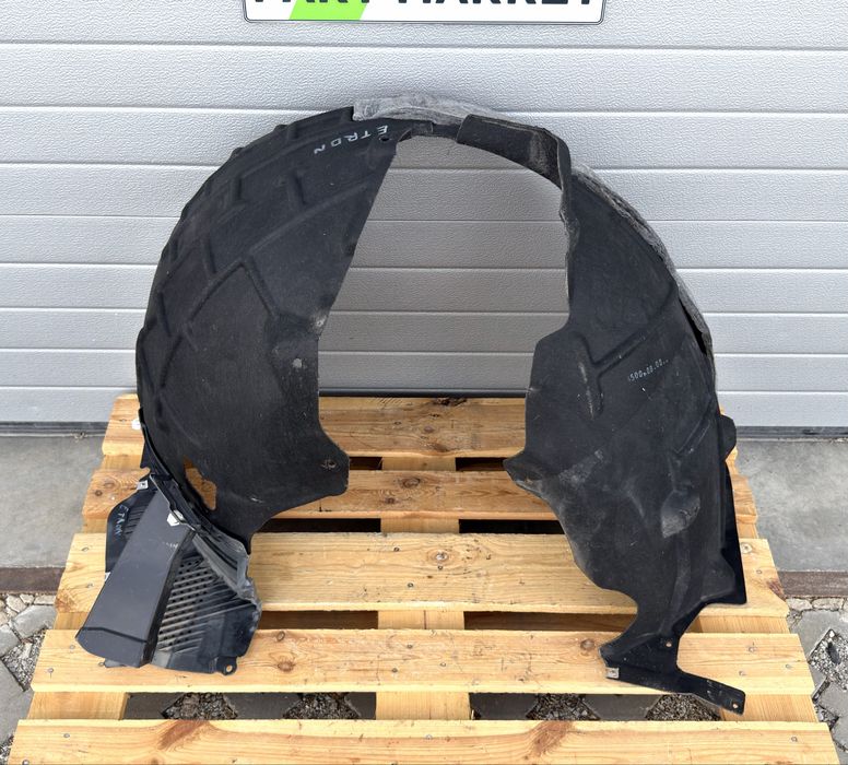 Преден десен подкалник AUDI E - TRON Q8 E - TRON 4KE853888D