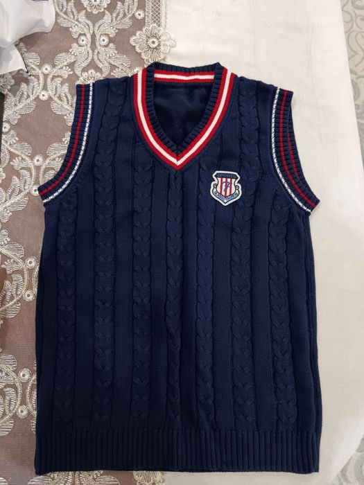 Школьная жилетка уни новые