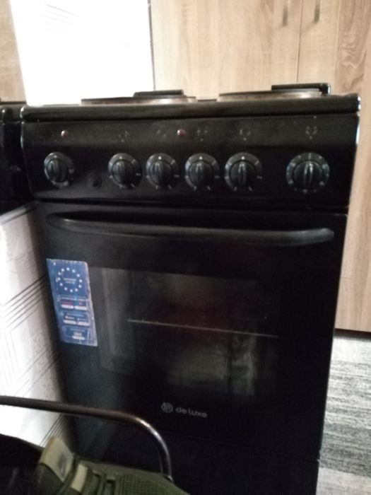 Продам электрическую плиту