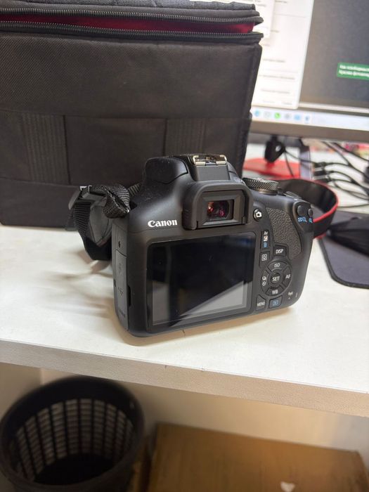 Продаётся фотоаппарат Canon EOS 2000 D