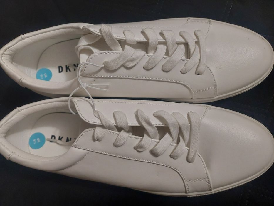 Бели кецове DKNY