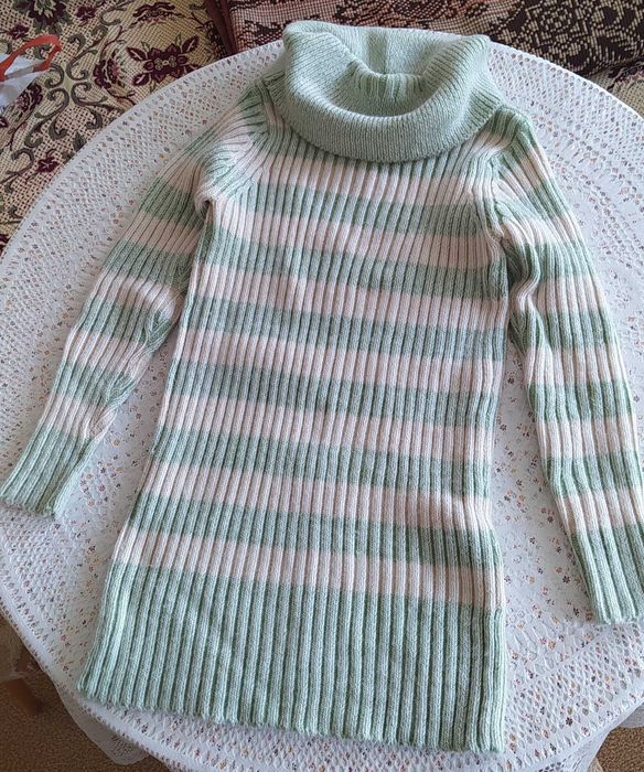 Дамски блузон - нов.Голям ръчно плетен пуловер - нов