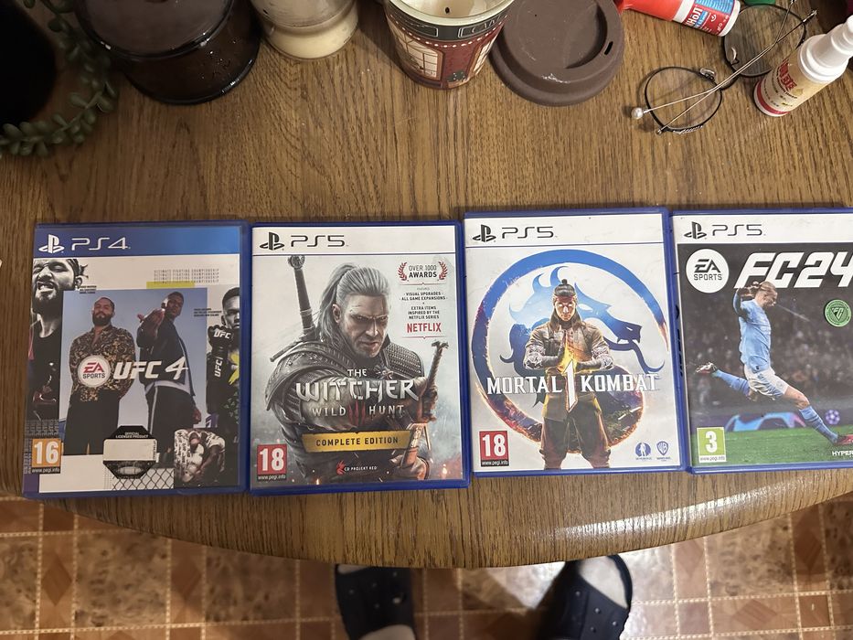 Продам PlayStation 5 с 2 джостиками и играми