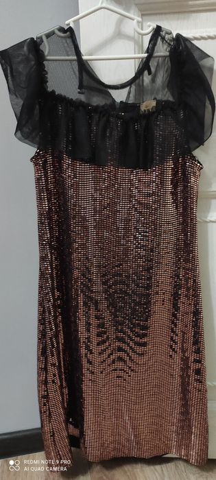 Продам б/у платье на девочку праздничное