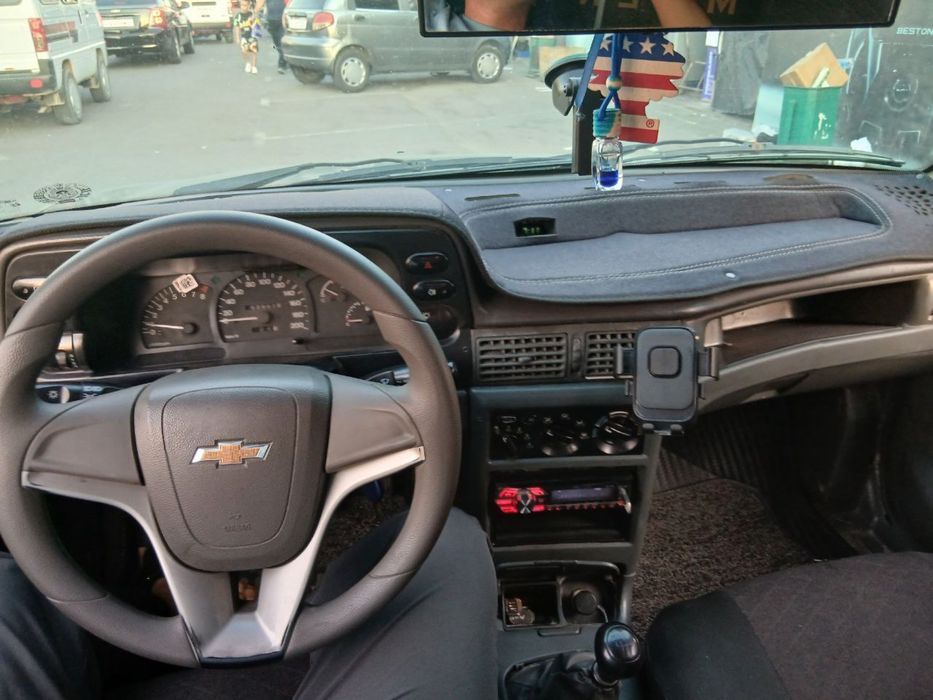 Nexiya 2001 yili yurib turgan moshina