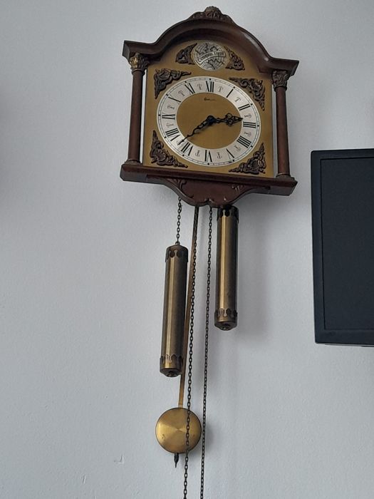 Vând ceas mecanic cu pendul