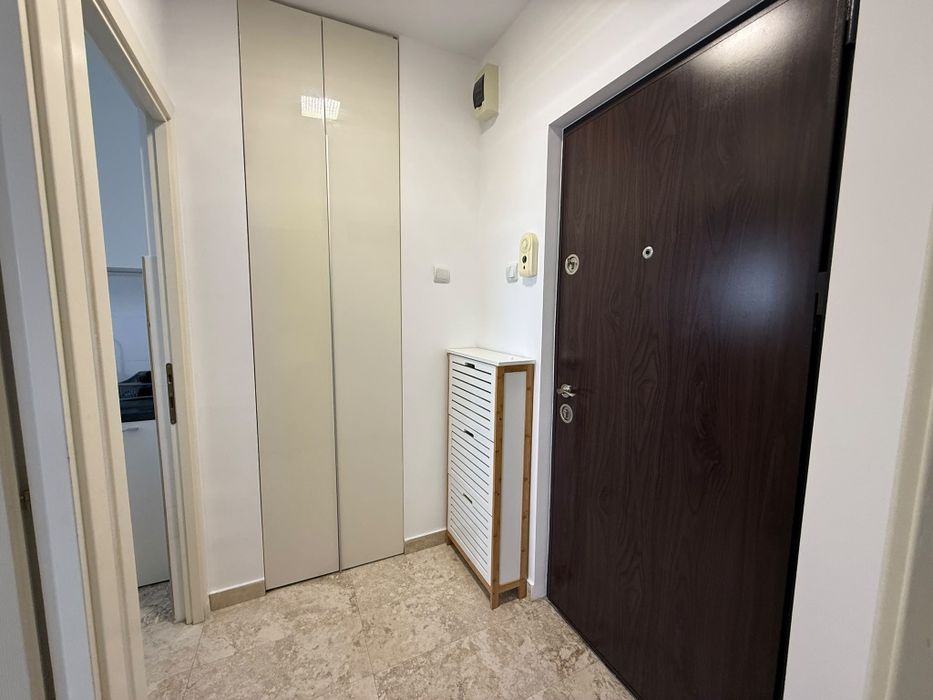 De închiriat apart. decomandat cu o camera