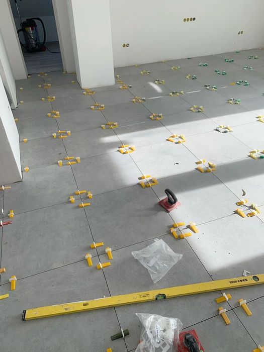 Execut lucrări zugrăveli finisaje interioare exterioare