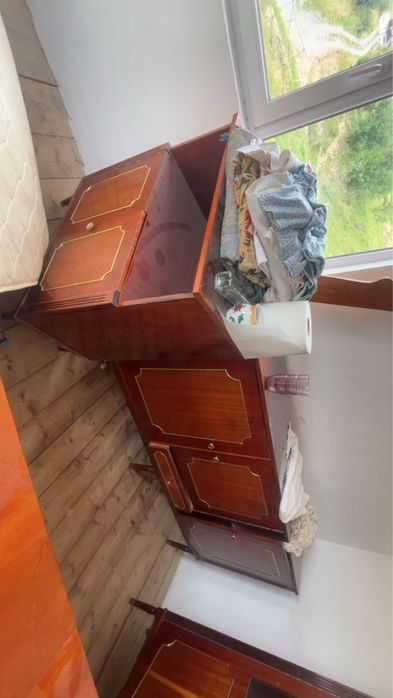 Mobila de vanzare