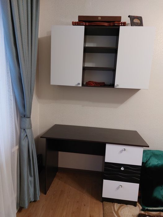 Стол со шкафом для детский комнаты