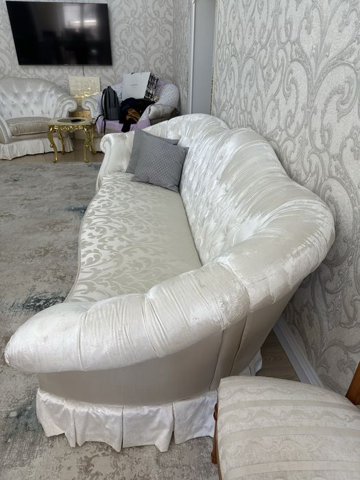 Диван и два креса