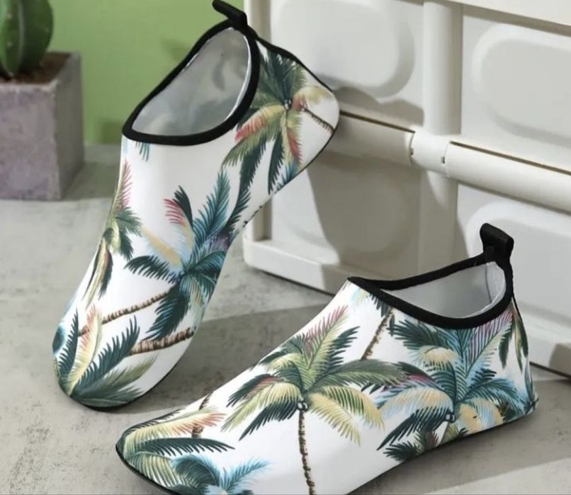 Продам аквашузы женские