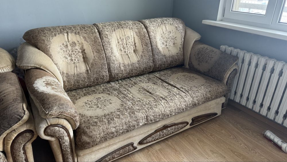 Продаю диван для гостинной