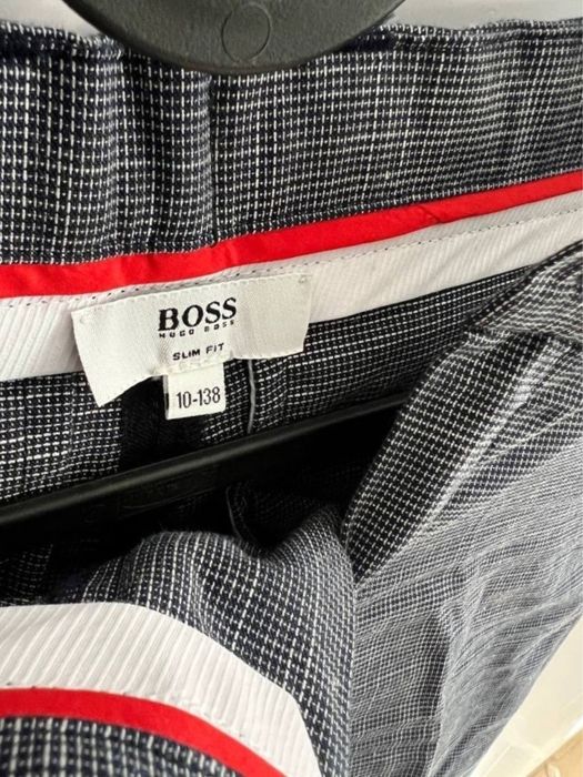 Costum Hugo Boss pentru băieți – Sacou și pantaloni scurți – 10 ani / 138 cm – Purtat o singură dată – Ca nou