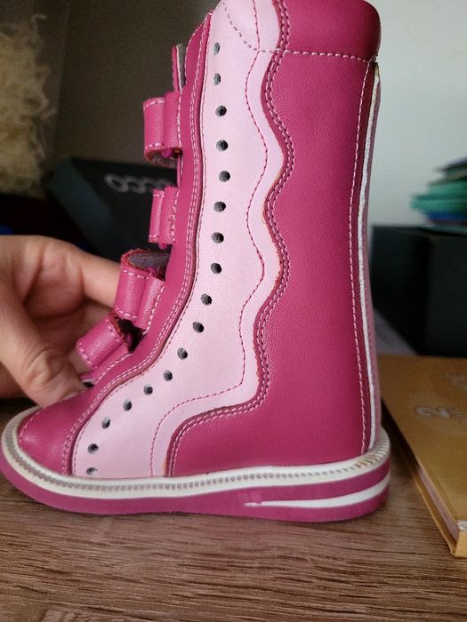 Продам ортопедическую обувь для девочки,