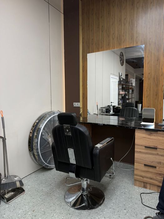 Новые кресла для барбершопа