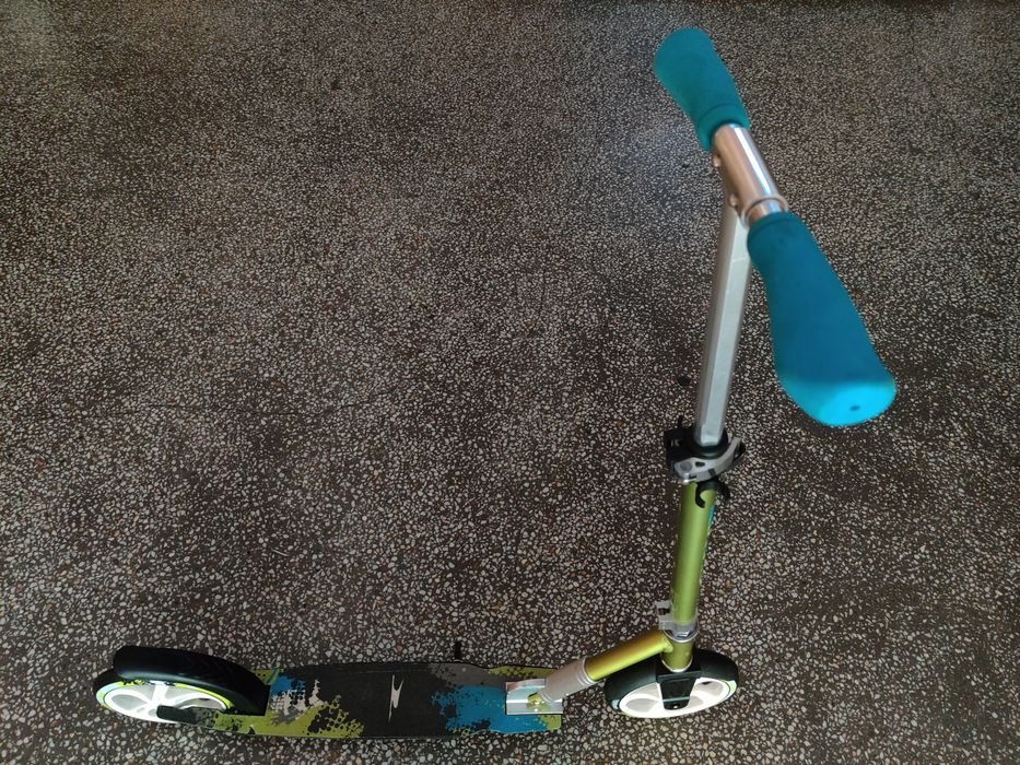 Trotinetă pliantă pentru adulți/copii, ușoară + sistem iluminat led