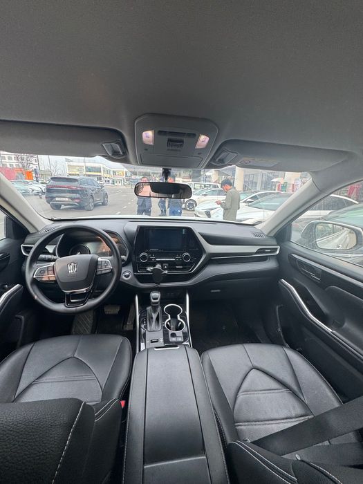 Toyota CrownKluger Hybryd 2023